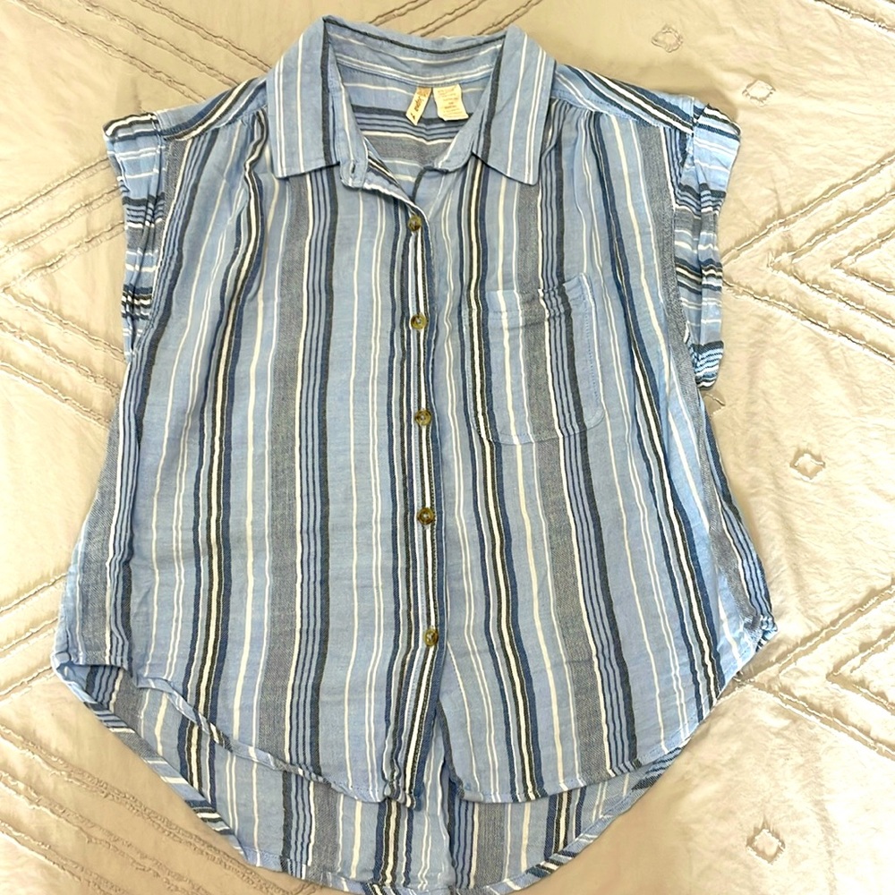 Blue flowy sleeveless button up